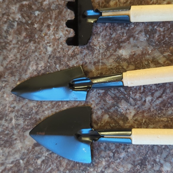 Free with purchase- mini Gardening tools NWT - Picture 2 of 4